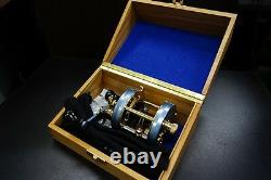 ABU ambassadeur LIMITED 5500CDL Right handle SILVER BLUE with Wood Box